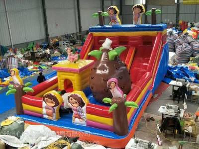 心动圣诞季，悦享欢乐时 商场超市必备的圣诞老人气模充气玩具